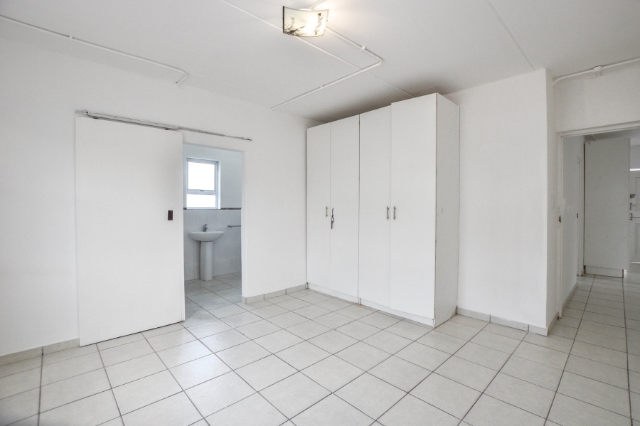 8 Bedroom Property for Sale in Parklands Western Cape